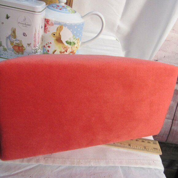 NEW JUICY COUTURE TRAVEL CLUTCH 12" X 8" X 5 CROWN ZIP PULL COSMETIC BAG - Picture 7 of 9